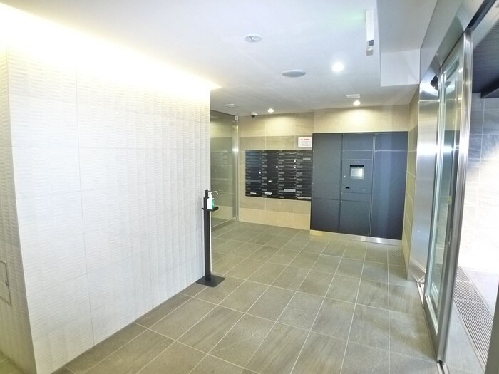 物件外観写真3　(エントランス部分)