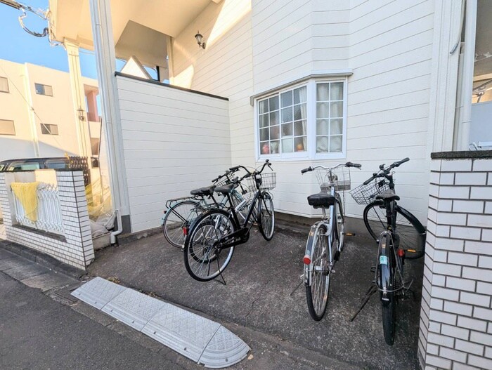 物件外観写真5　(駐輪場)