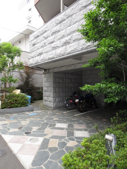 物件外観写真4　(エントランス部分)