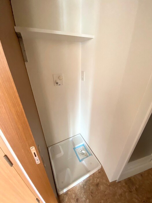 物件内観写真12　(洗濯機置場)