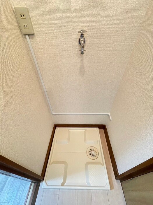 物件内観写真12　(洗濯機置場)