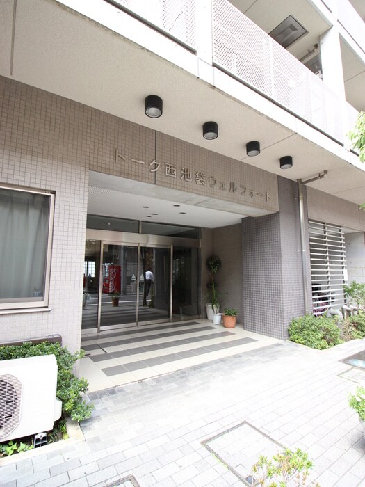 物件外観写真4　(エントランス部分)