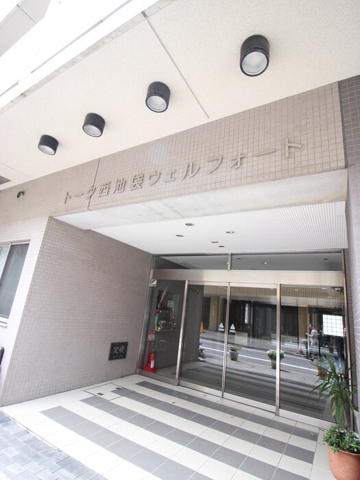 物件外観写真5　(エントランス部分)