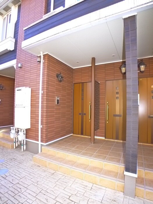 物件外観写真6　(エントランス部分)