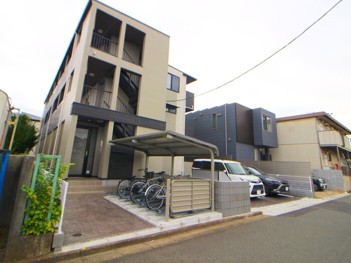 物件外観写真2　(駐車場)