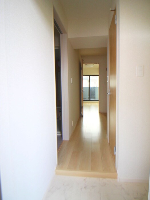 物件内観写真7　(玄関)