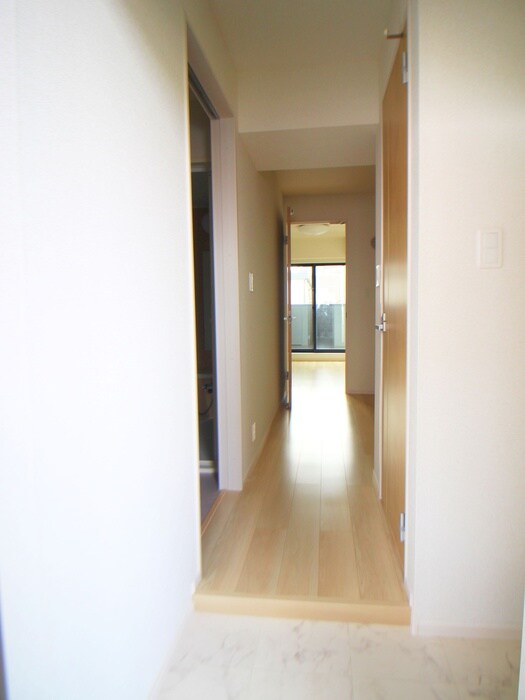 物件内観写真7　(玄関)