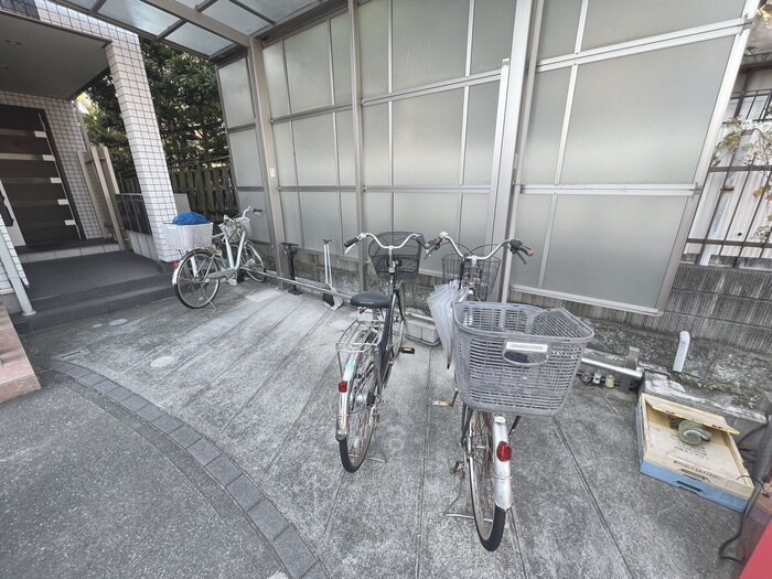 物件外観写真3　(駐輪場)