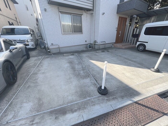 物件外観写真6　(駐車場)