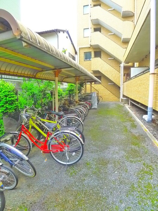物件外観写真4　(駐輪場)