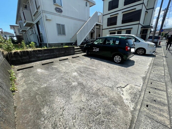 物件外観写真5　(駐車場)