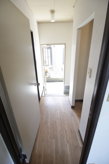 物件内観写真16　(廊下)