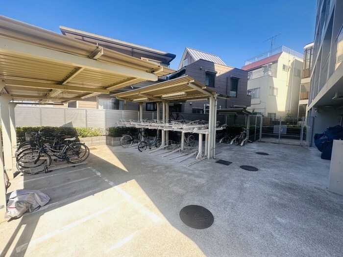 物件外観写真4　(駐輪場)