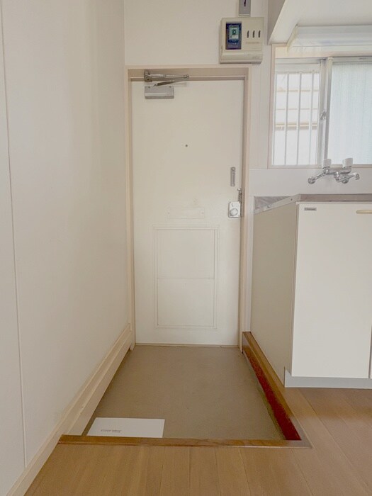 物件内観写真14　(玄関)