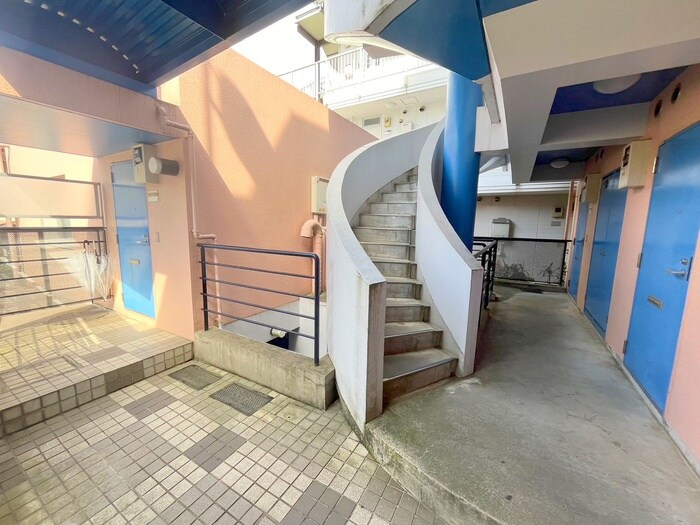 物件外観写真2　(エントランス部分)