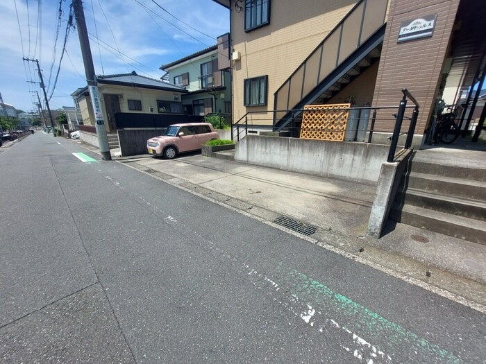 物件外観写真3　(駐車場)