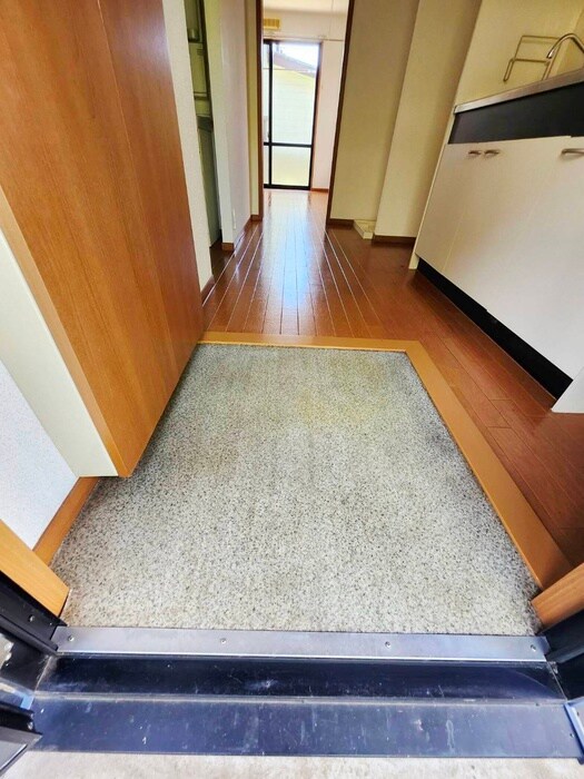 物件内観写真15　(玄関)