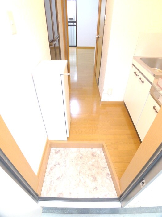 物件内観写真4　(玄関)