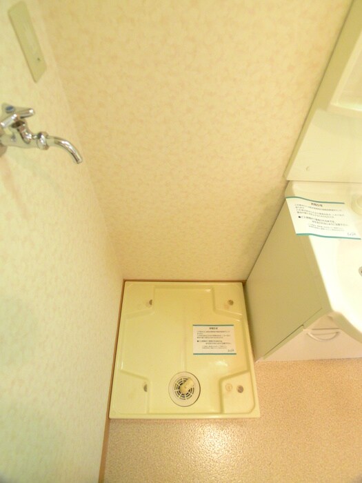 物件内観写真8　(洗濯機置場)