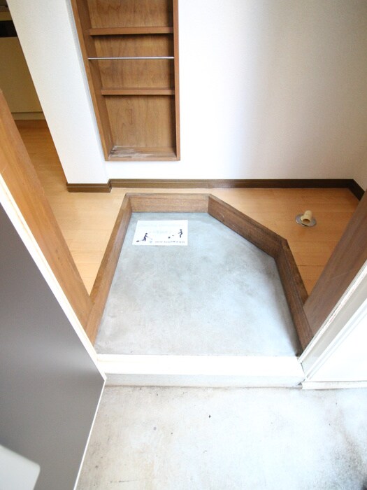 物件内観写真16　(玄関)