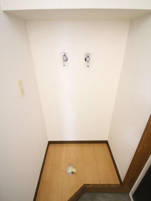 物件内観写真17　(洗濯機置場)