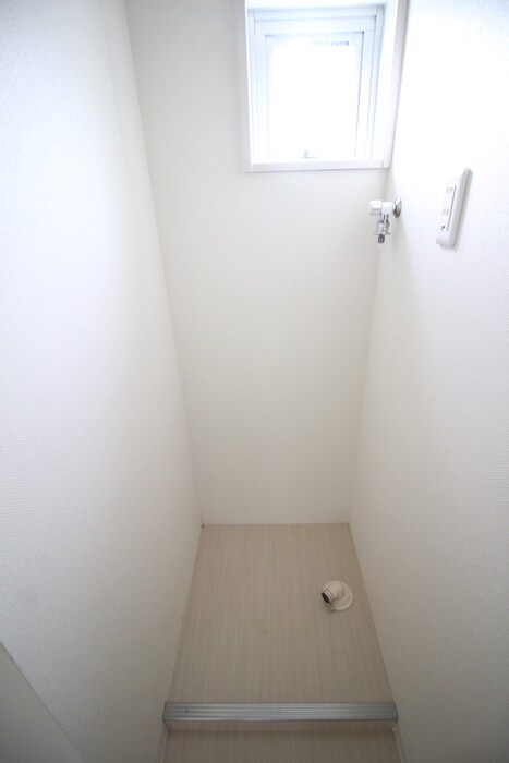 物件内観写真12　(洗濯機置場)