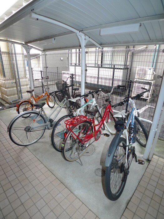 物件外観写真4　(駐輪場)