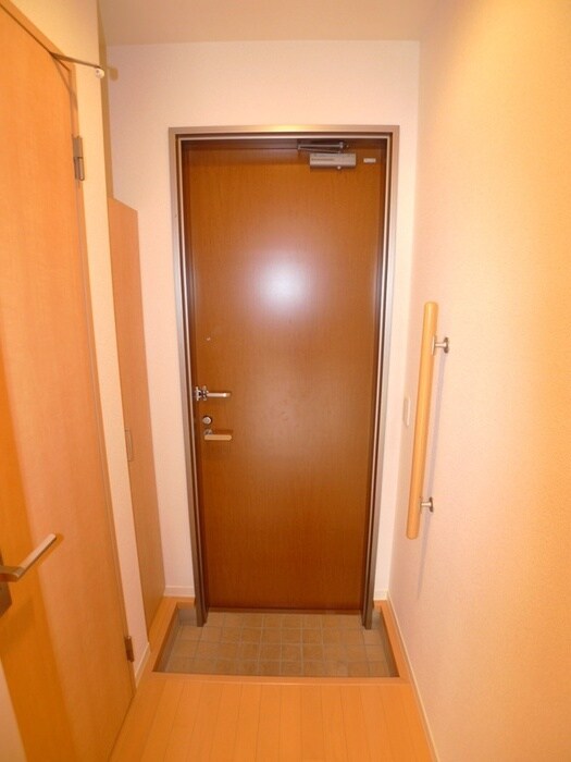 物件内観写真15　(玄関)