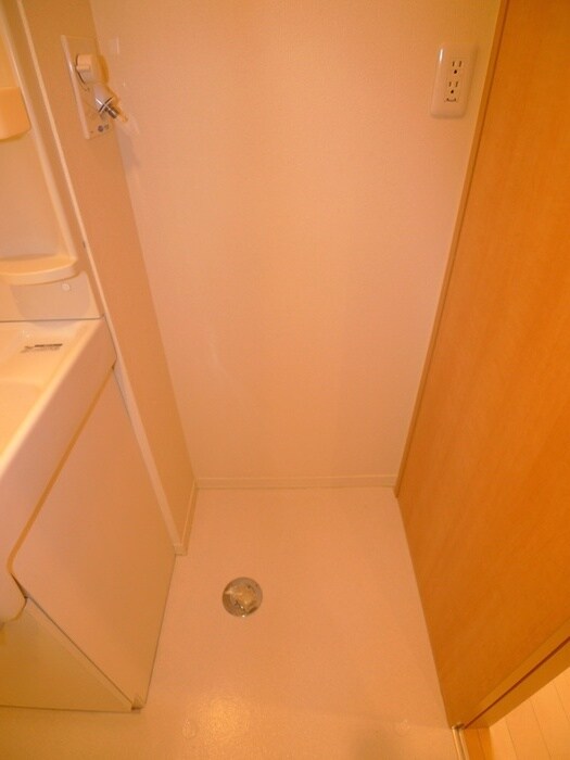 物件内観写真18　(洗濯機置場)