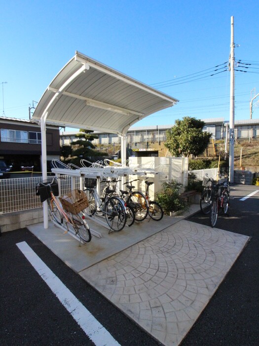 物件外観写真3　(駐輪場)