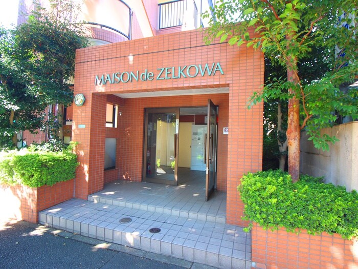 物件外観写真5　(エントランス部分)