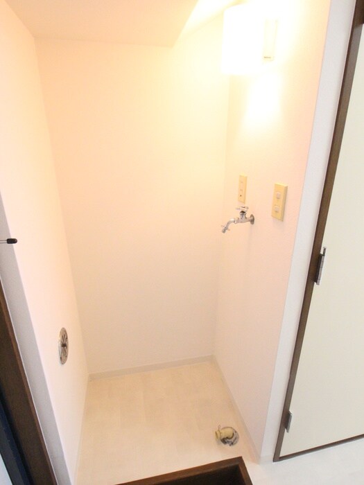 物件内観写真14　(洗濯機置場)