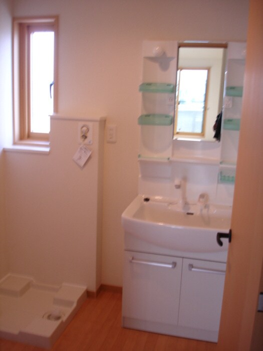 物件内観写真14　(洗濯機置場)