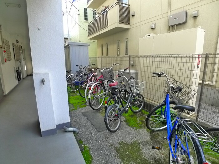 物件外観写真5　(駐輪場)