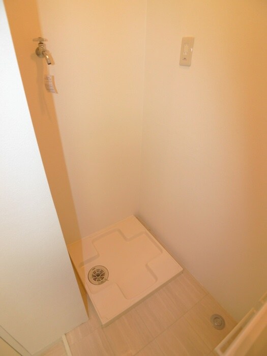 物件内観写真11　(洗濯機置場)