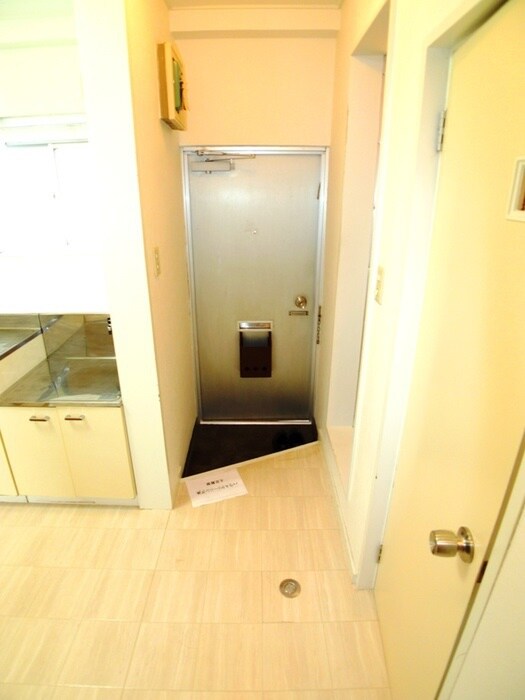 物件内観写真14　(玄関)
