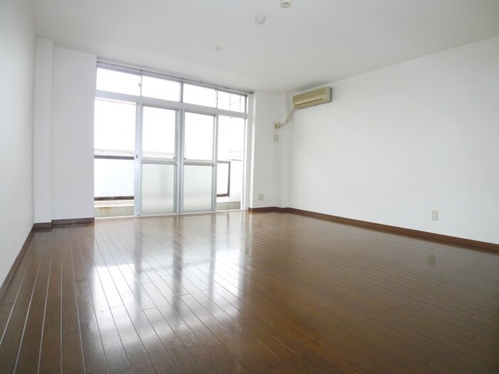 物件内観写真16　(室内からの展望)