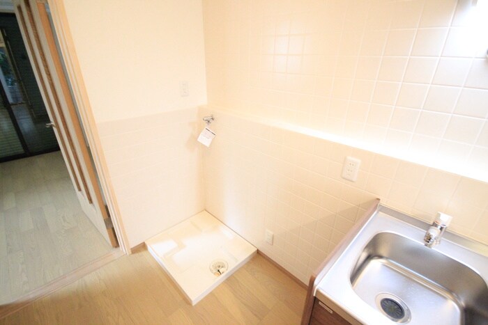 物件内観写真9　(洗濯機置場)