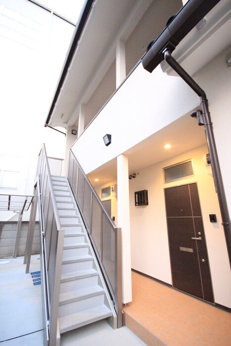 物件外観写真6　(エントランス部分)