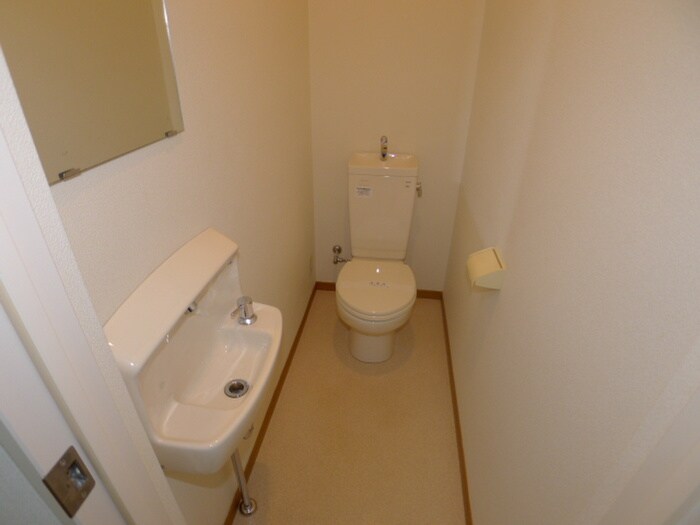 物件内観写真8　(トイレ)