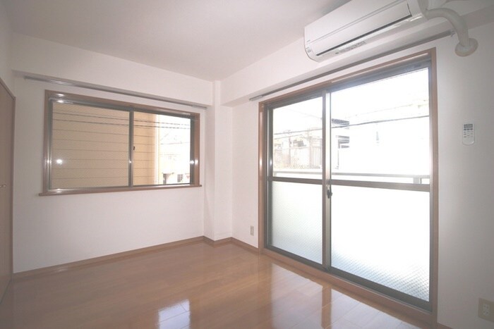 物件内観写真7　(室内からの展望)