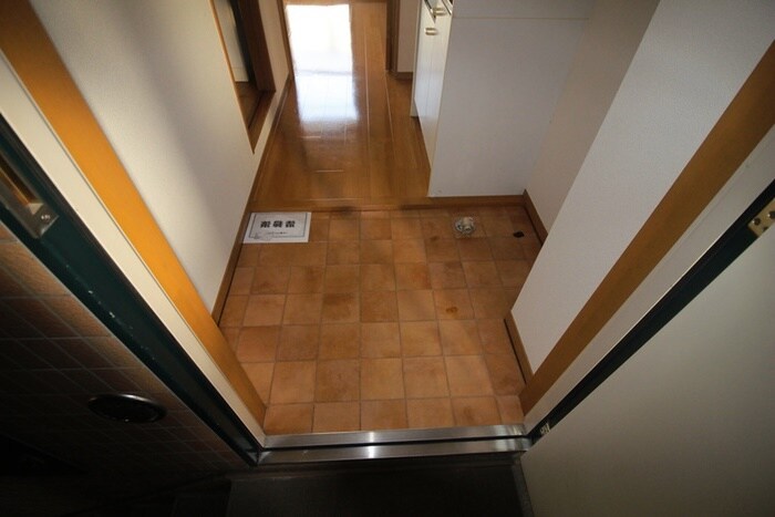 物件内観写真16　(玄関)