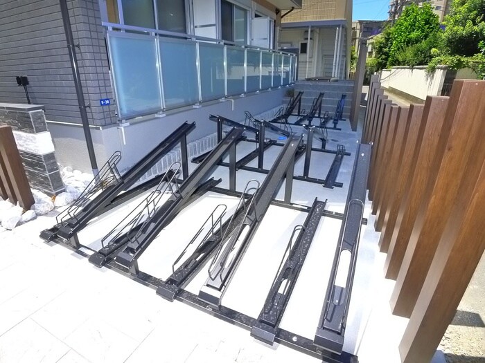 物件外観写真3　(駐輪場)