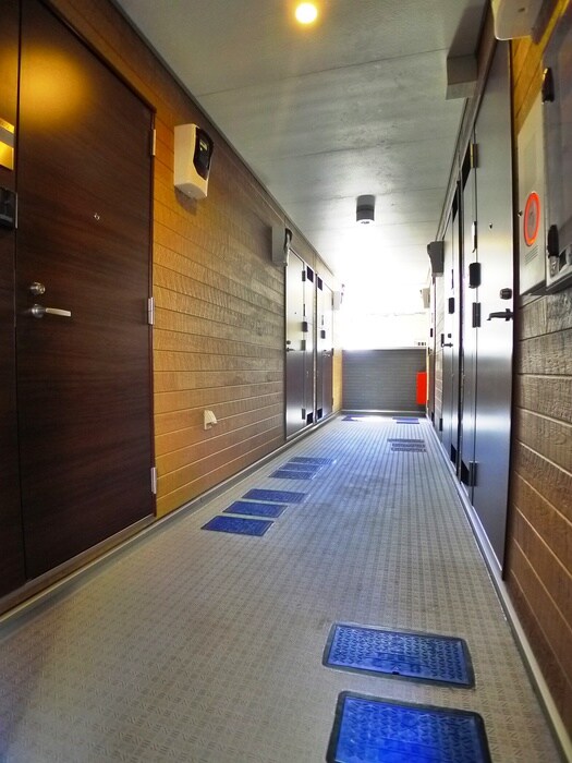 物件外観写真4　(エントランス部分)