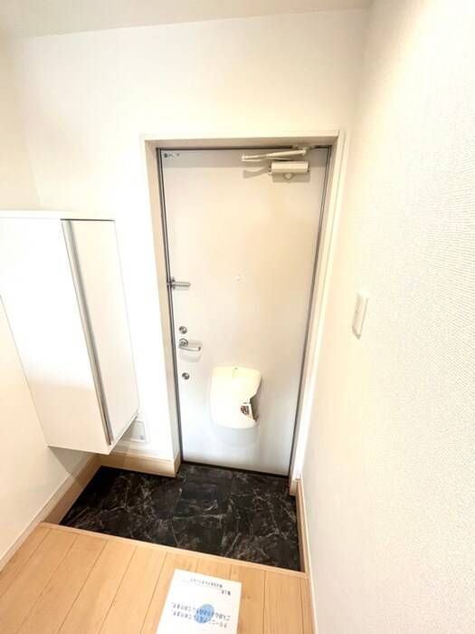 物件内観写真16　(玄関)