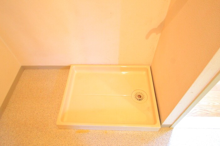 物件内観写真12　(洗濯機置場)