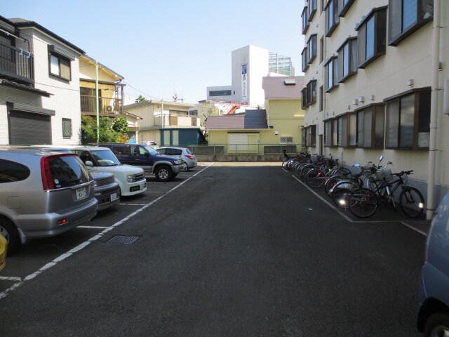 物件外観写真3　(駐車場)
