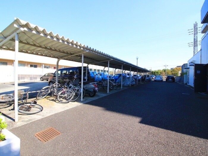 物件外観写真4　(駐輪場)