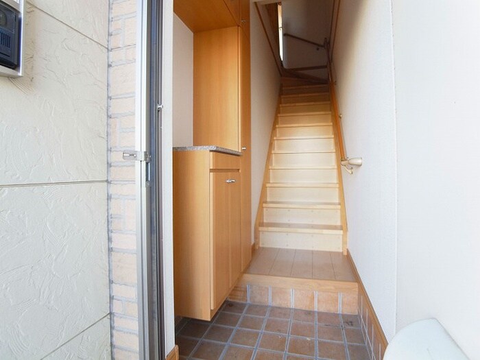 物件内観写真8　(玄関)