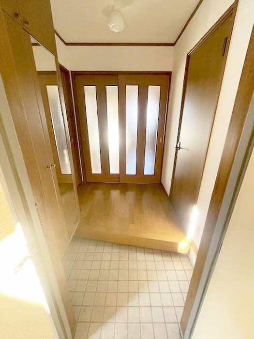物件内観写真7　(玄関)